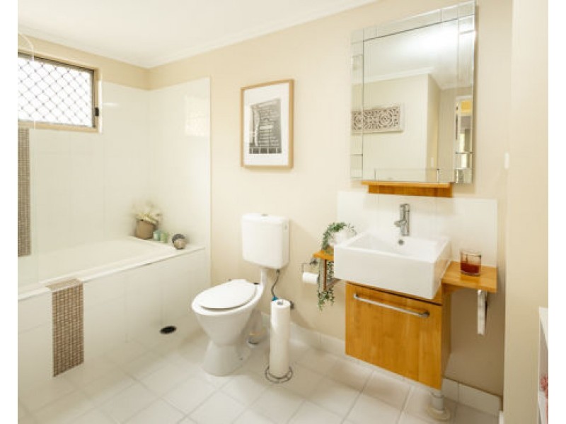 1802 40 Clifton Road, Clifton Beach QLD 4879