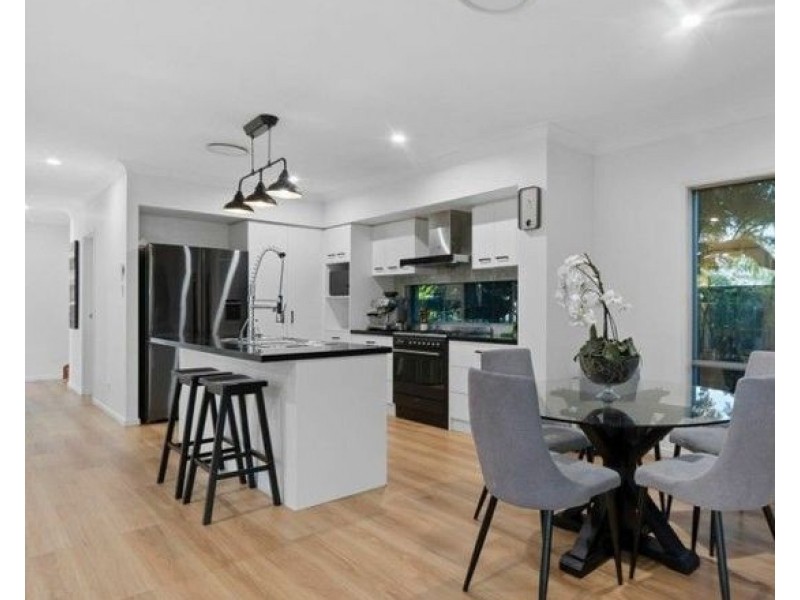 21 BOWERS ST, Eight Mile Plains QLD 4113