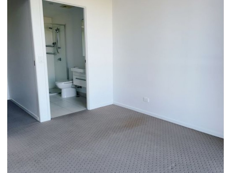 601/17 Bath Street, Labrador QLD 4215