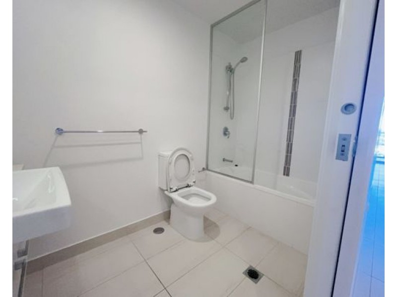 601/17 Bath Street, Labrador QLD 4215