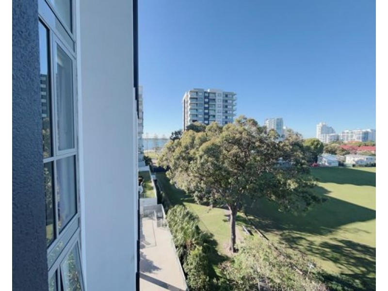 601/17 Bath Street, Labrador QLD 4215
