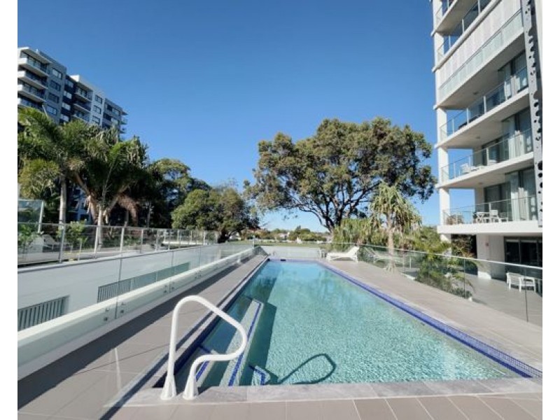 601/17 Bath Street, Labrador QLD 4215