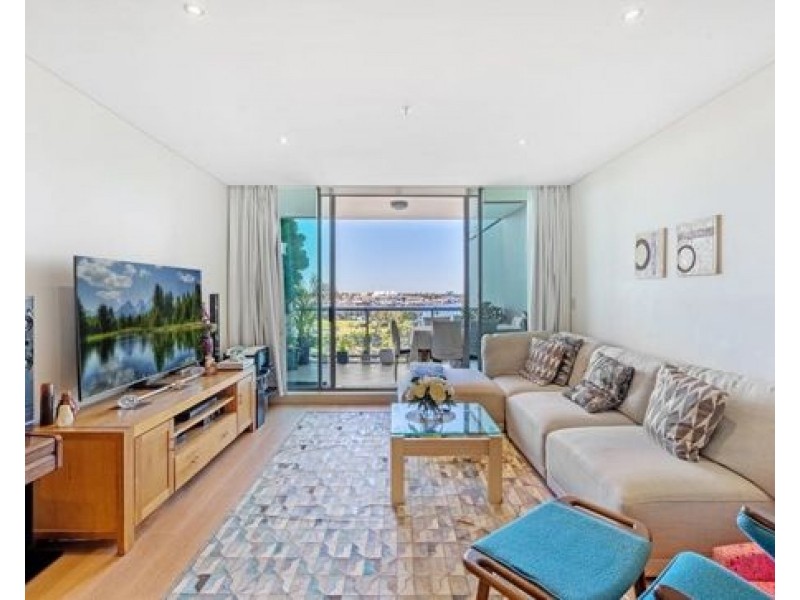 910/1 Como Crescent, Southport QLD 4215