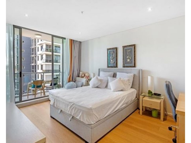 910/1 Como Crescent, Southport QLD 4215