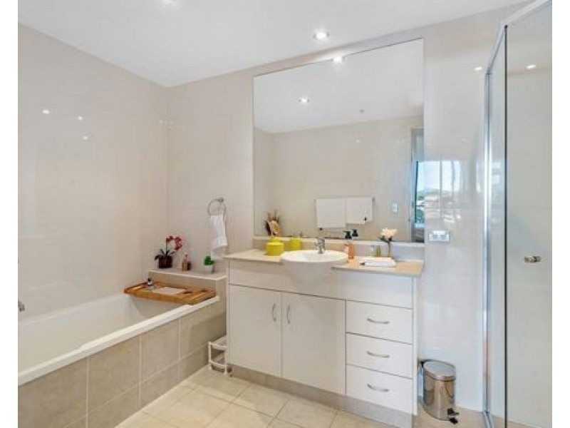 910/1 Como Crescent, Southport QLD 4215