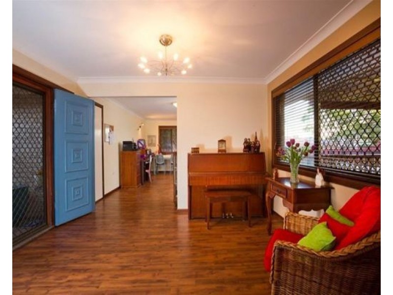 32 Mapleleaf Street, Eight Mile Plains QLD 4113