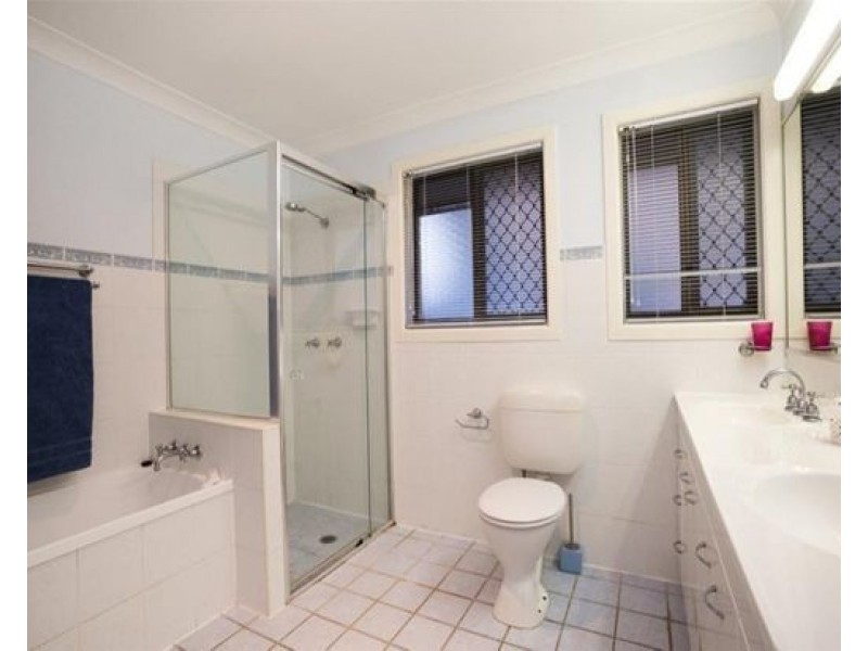 32 Mapleleaf Street, Eight Mile Plains QLD 4113