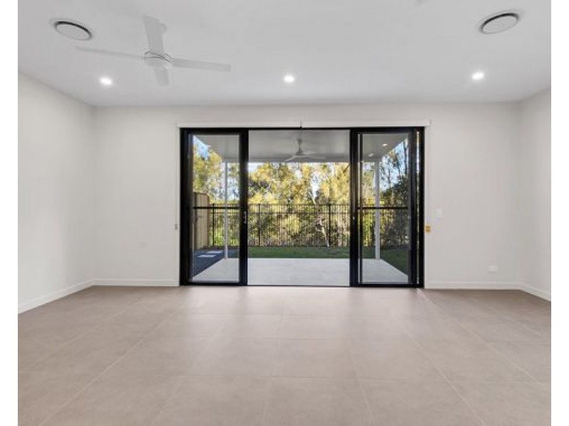 2/1 Lake Serenity Blvd, Helensvale QLD 4212