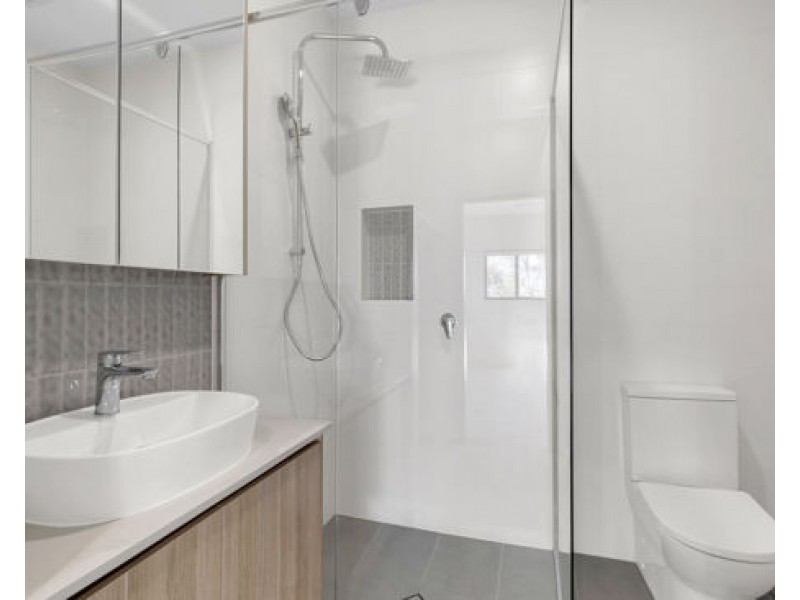 2/1 Lake Serenity Blvd, Helensvale QLD 4212