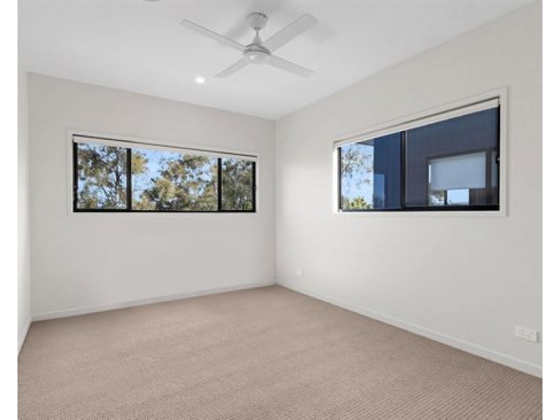 2/1 Lake Serenity Blvd, Helensvale QLD 4212