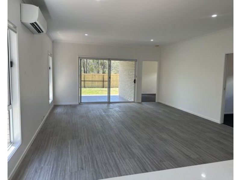 113 New Road, Park Ridge QLD 4125