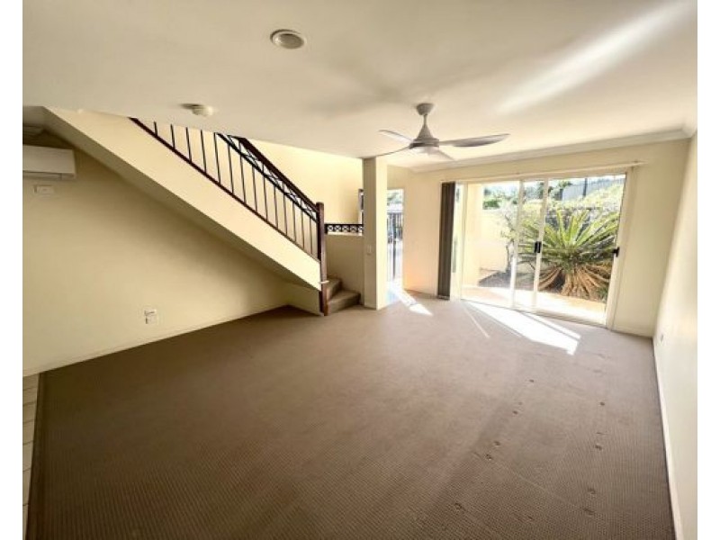 U19 433 Brisbane Rd, Coombabah QLD 4216