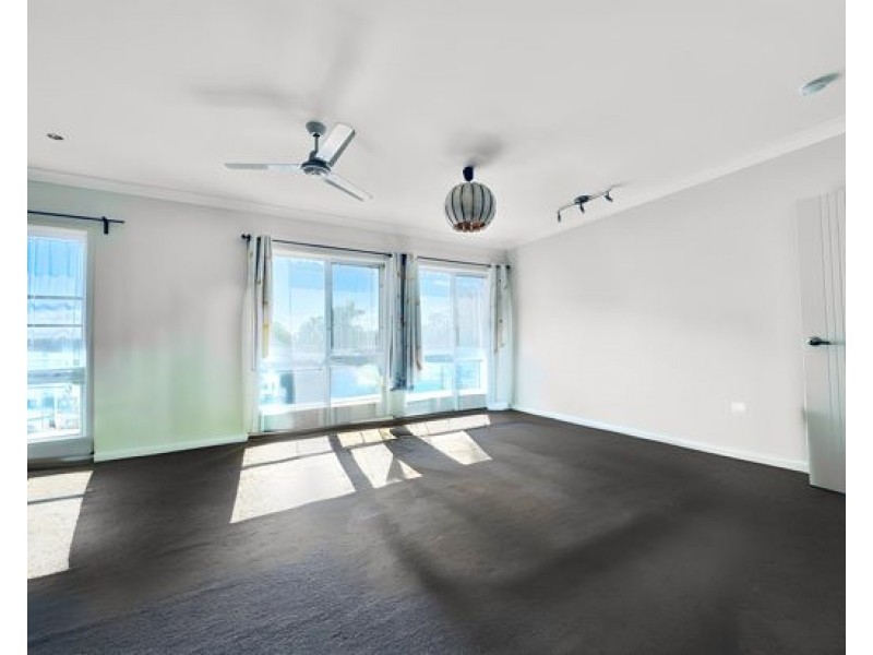 18 PANDANUS CT, Regents Park QLD 4118