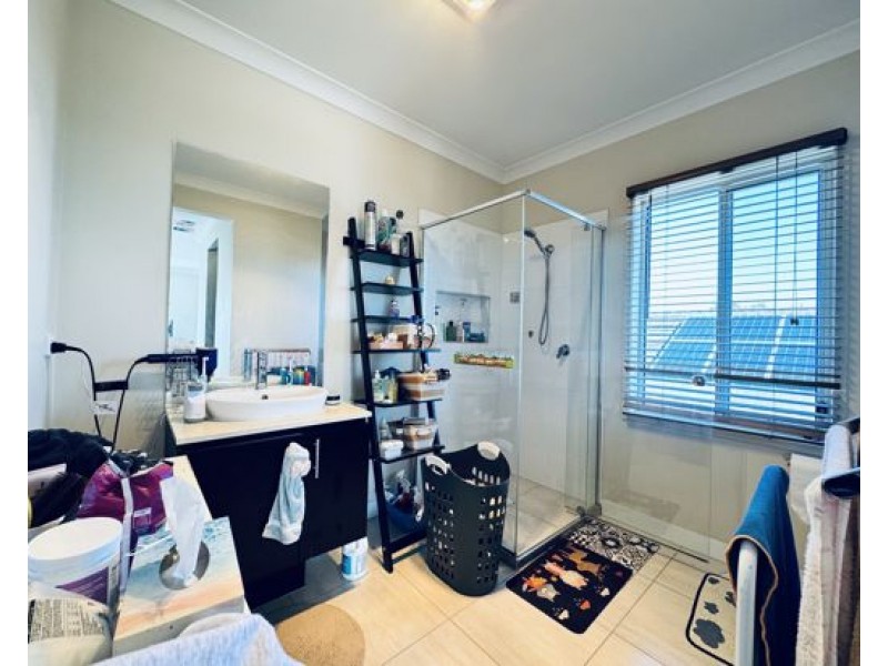 18 PANDANUS CT, Regents Park QLD 4118