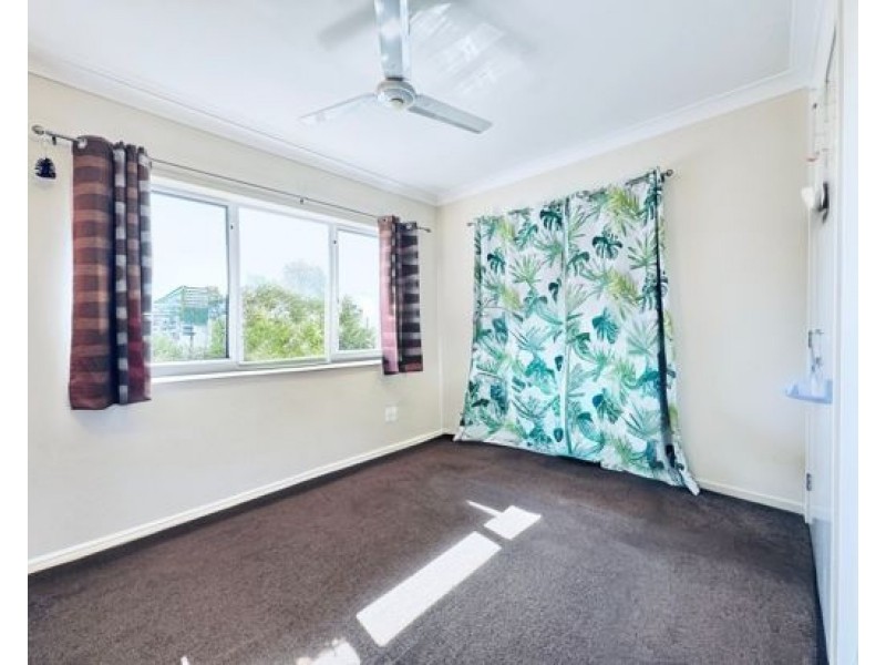 18 PANDANUS CT, Regents Park QLD 4118