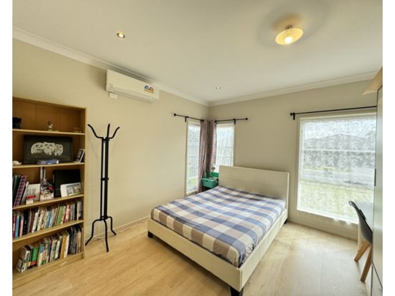 18 PANDANUS CT, Regents Park QLD 4118