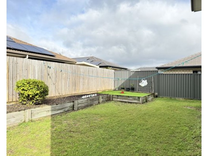 18 PANDANUS CT, Regents Park QLD 4118