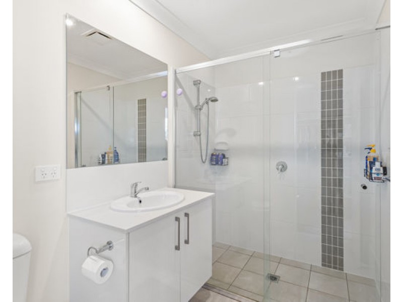 102/21 Emerald Place, Bridgeman Downs QLD 4035