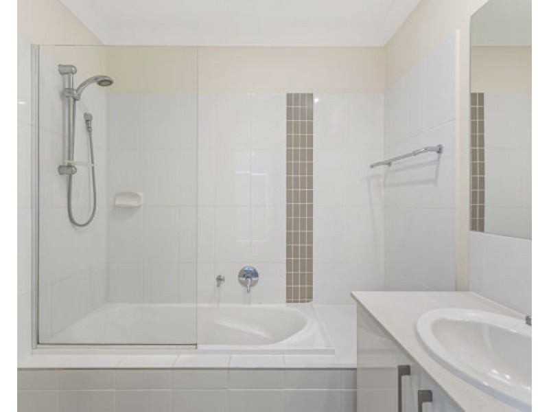 102/21 Emerald Place, Bridgeman Downs QLD 4035