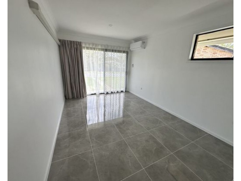 55 Woomera Crescent, Southport QLD 4215