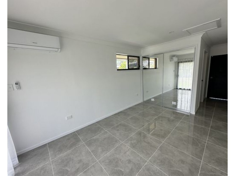 55 Woomera Crescent, Southport QLD 4215