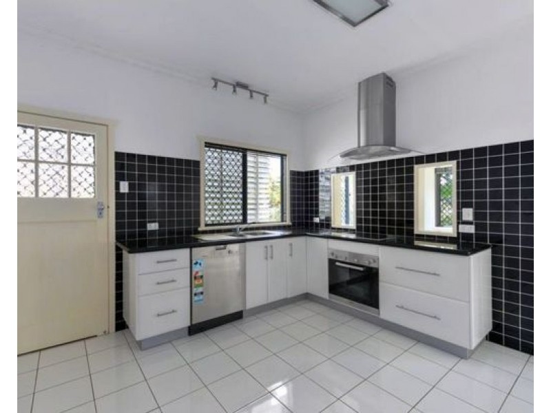 170 Macrossan Ave, Norman Park QLD 4170