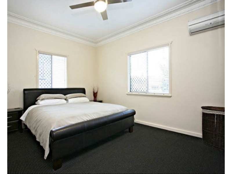 170 Macrossan Ave, Norman Park QLD 4170