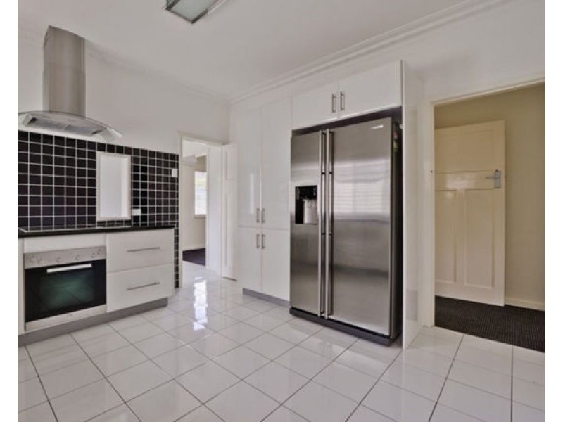 170 Macrossan Ave, Norman Park QLD 4170