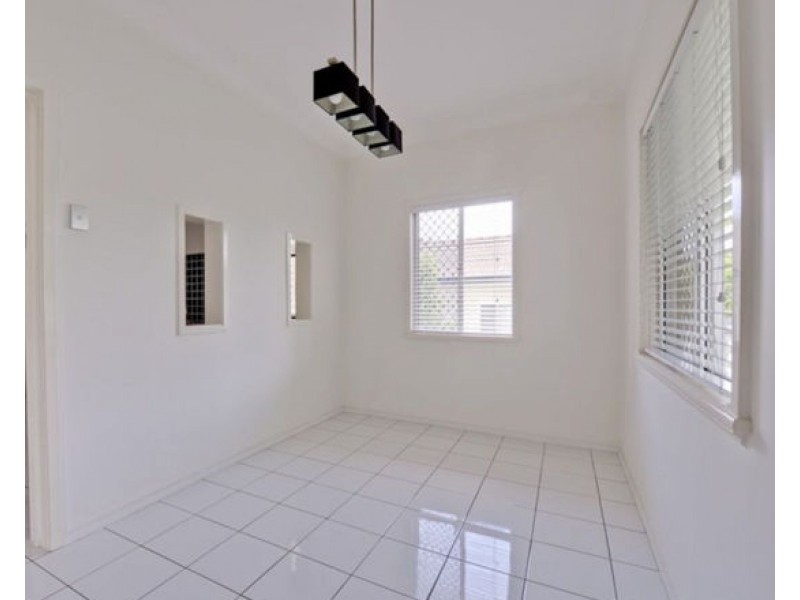 170 Macrossan Ave, Norman Park QLD 4170
