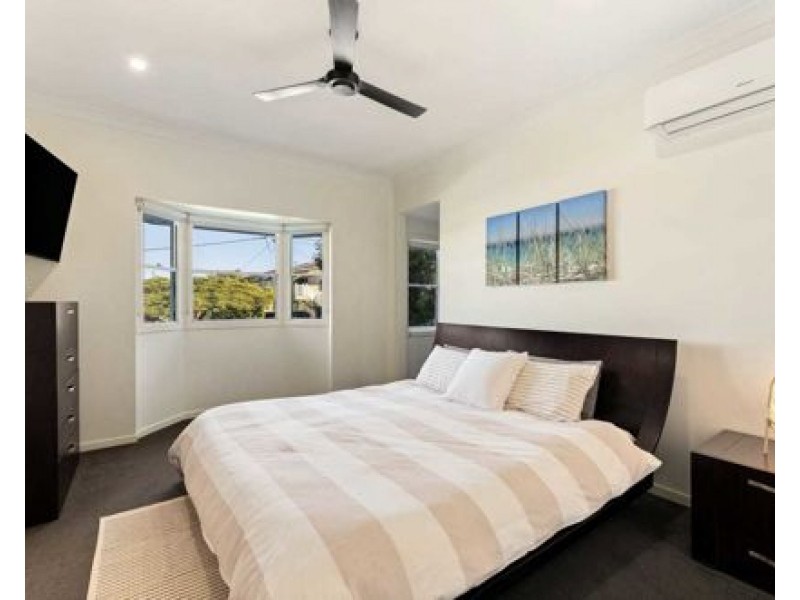 14 Ernest St, Camp Hill QLD 4152