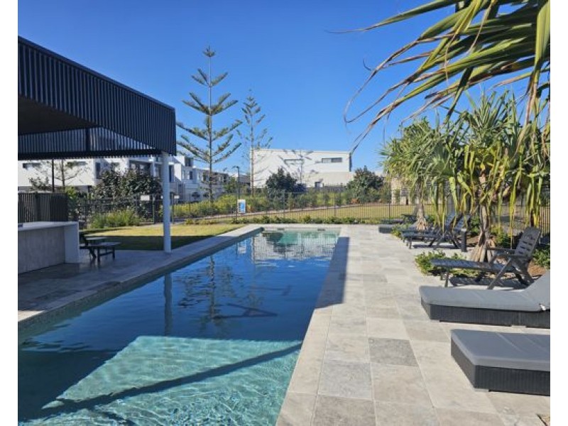 62/2 Marina Quays Boulevard, Hope Island QLD 4212