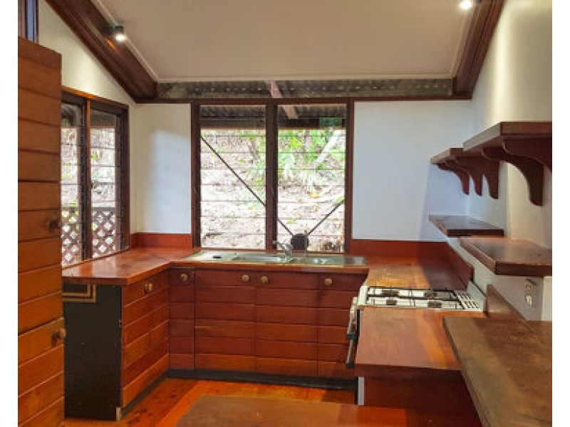 174 Hillview Crescent, Whitfield QLD 4870