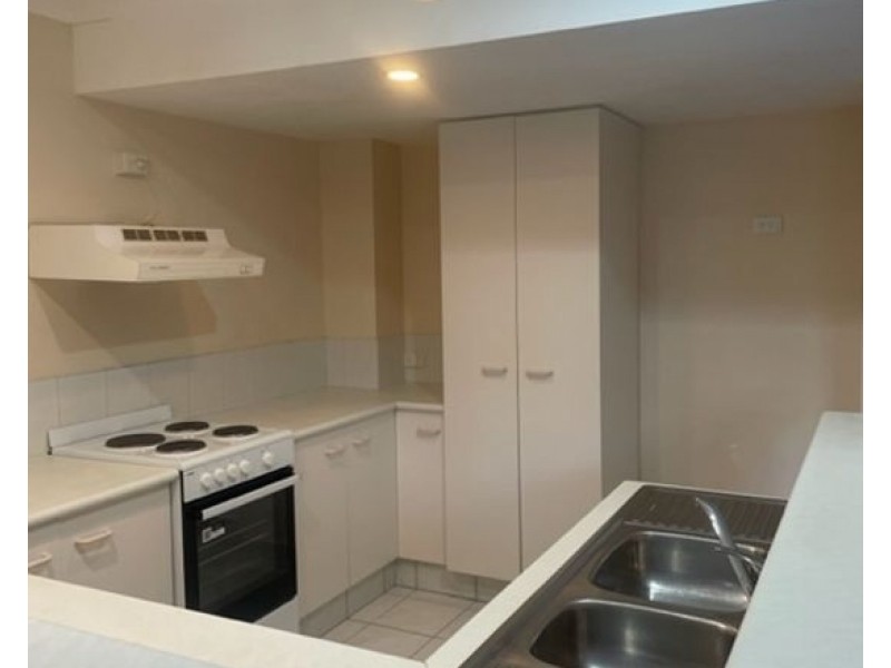 42/63 Olsen Avenue, Labrador QLD 4215