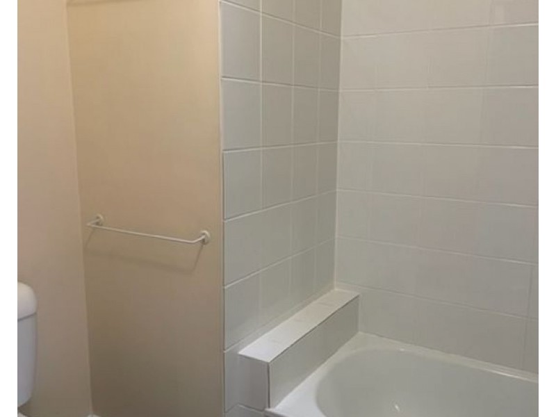 42/63 Olsen Avenue, Labrador QLD 4215