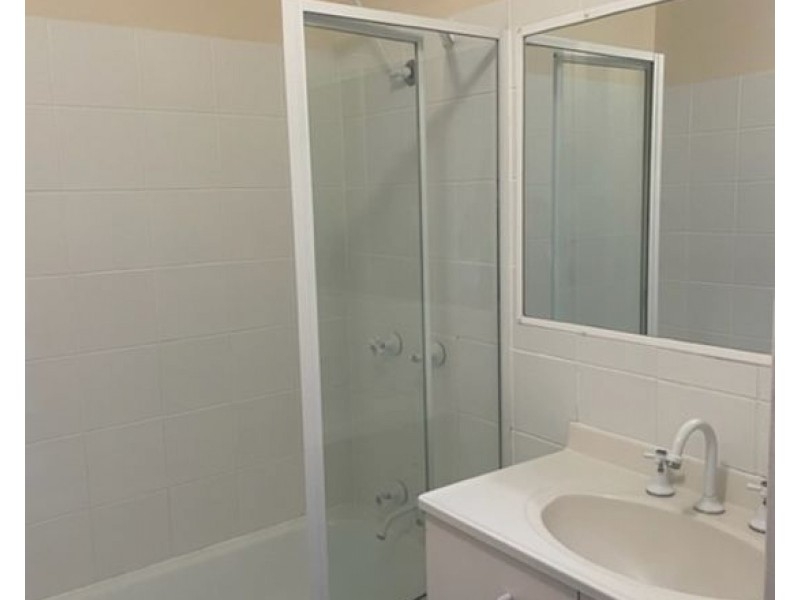 42/63 Olsen Avenue, Labrador QLD 4215