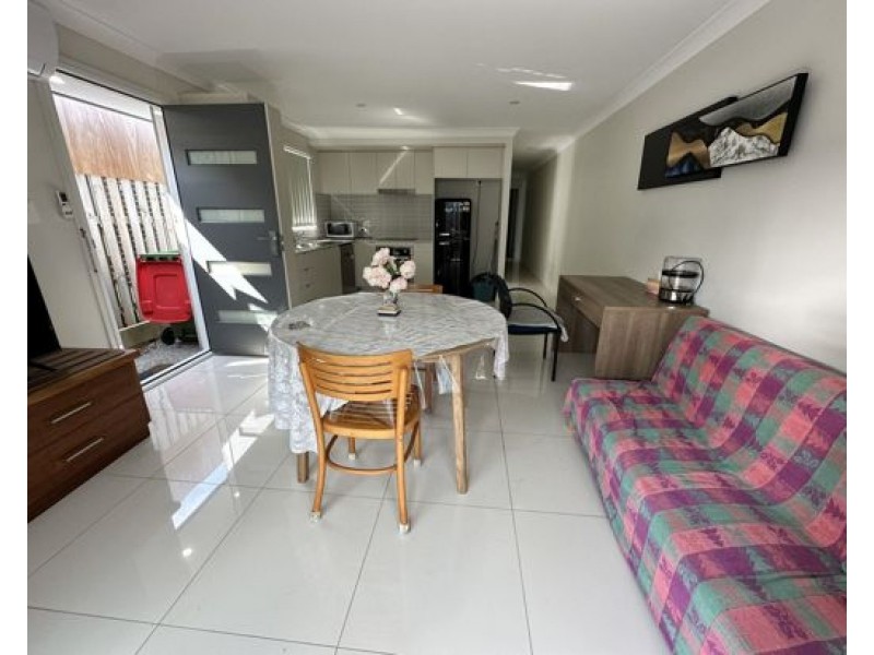 2/16 Dorchester Close, Pimpama QLD 4209