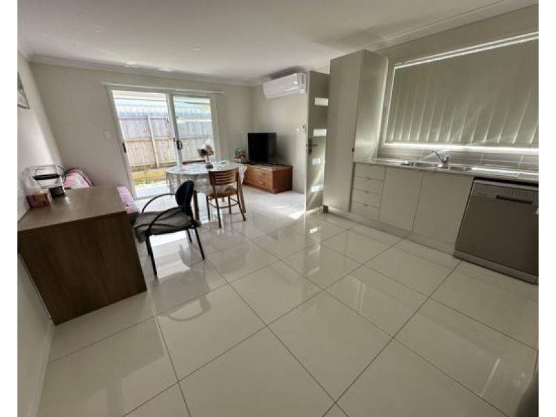 2/16 Dorchester Close, Pimpama QLD 4209