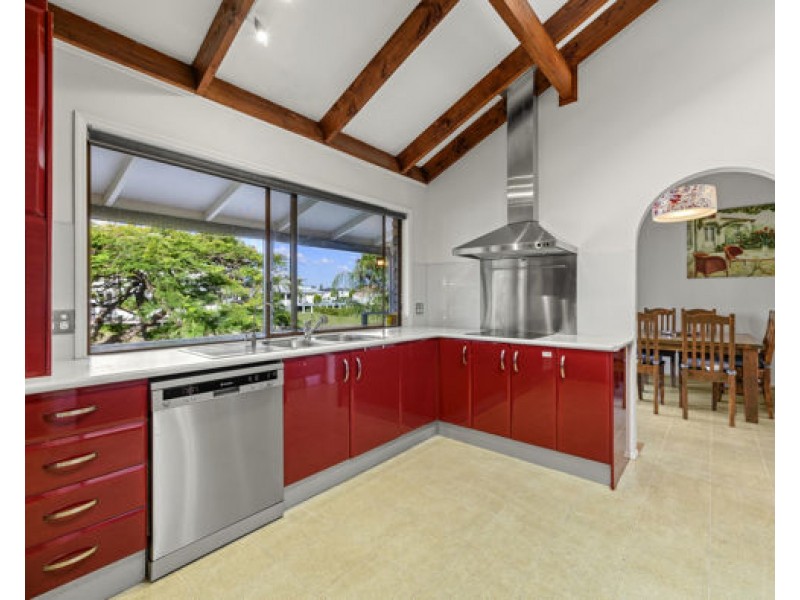 1 Glenbrook Ave, Benowa QLD 4217