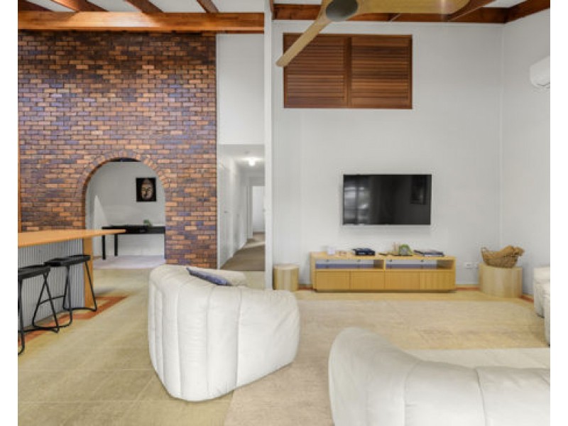 1 Glenbrook Ave, Benowa QLD 4217