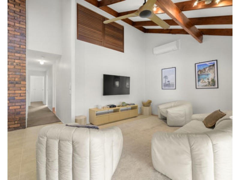 1 Glenbrook Ave, Benowa QLD 4217