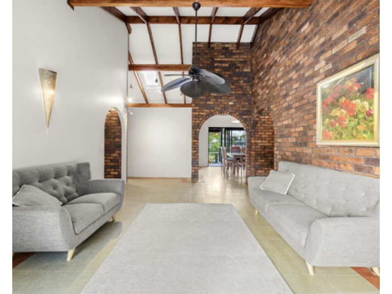 1 Glenbrook Ave, Benowa QLD 4217