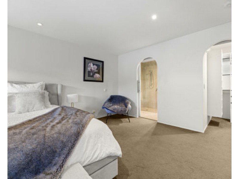 1 Glenbrook Ave, Benowa QLD 4217