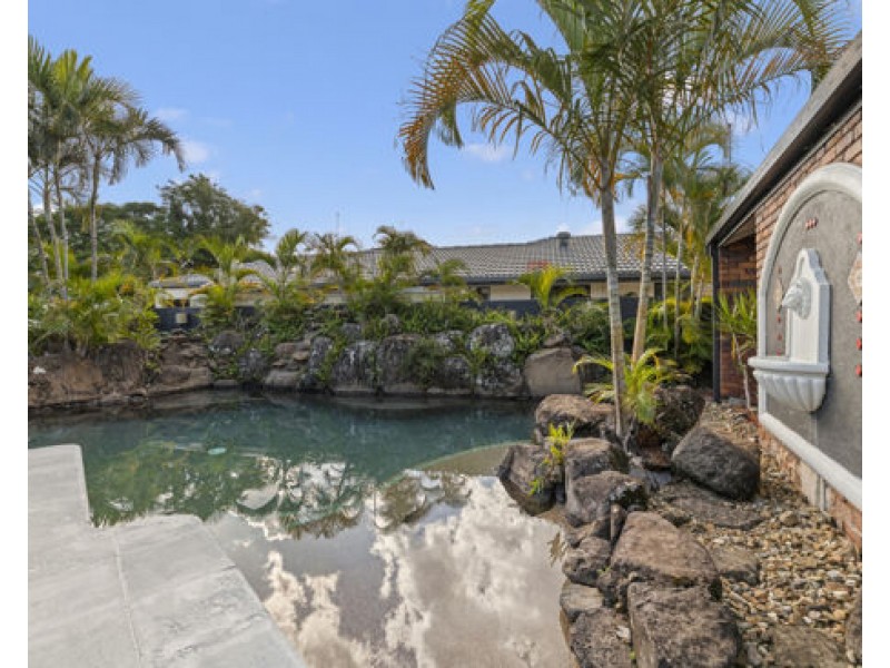 1 Glenbrook Ave, Benowa QLD 4217