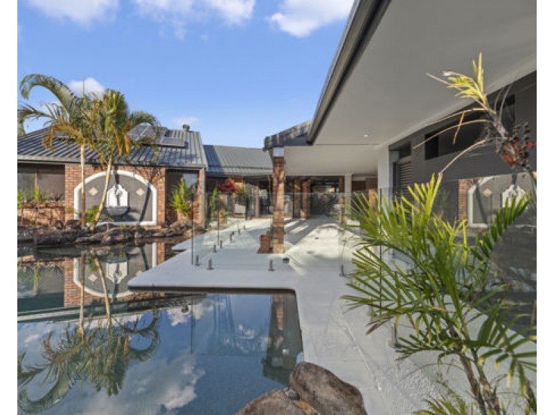 1 Glenbrook Ave, Benowa QLD 4217