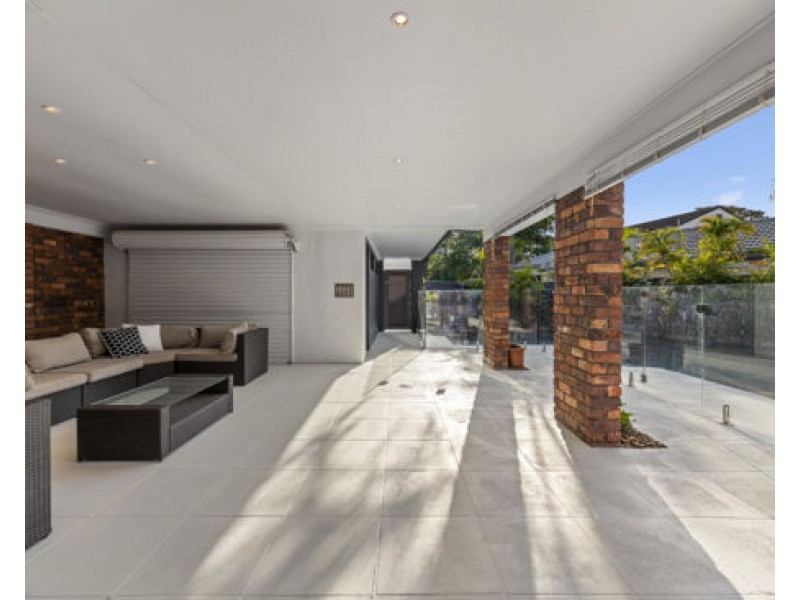 1 Glenbrook Ave, Benowa QLD 4217