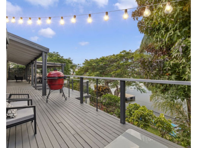 1 Glenbrook Ave, Benowa QLD 4217