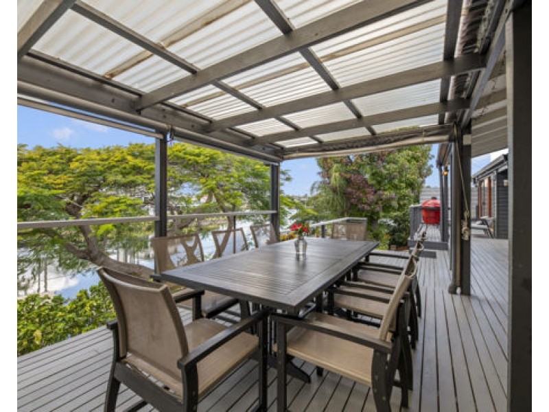 1 Glenbrook Ave, Benowa QLD 4217