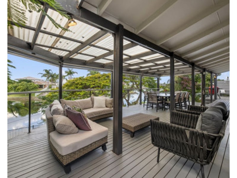 1 Glenbrook Ave, Benowa QLD 4217