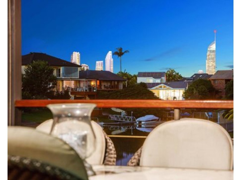 1 Glenbrook Ave, Benowa QLD 4217