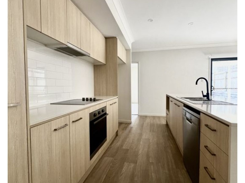 38 Angelsea Street, Greenbank QLD 4124